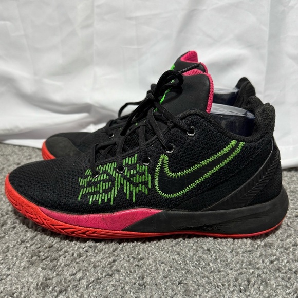 Nike Boys Kyrie Flytrap ll AQ3412-005 Black Basketball Size 6.5Y - Picture 6 of 12